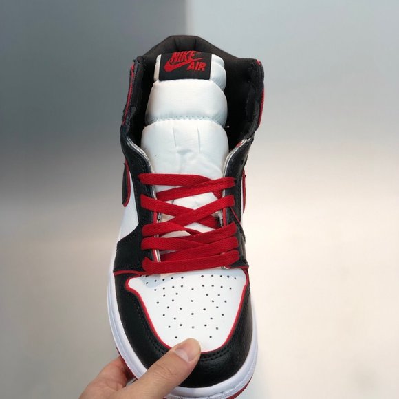 Athletic_Shoes